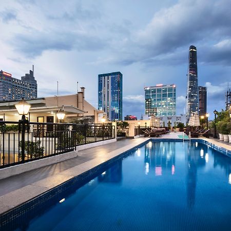 Rex Hotel Cidade de Ho Chi Minh Exterior foto The pool at the rooftop of the hotel