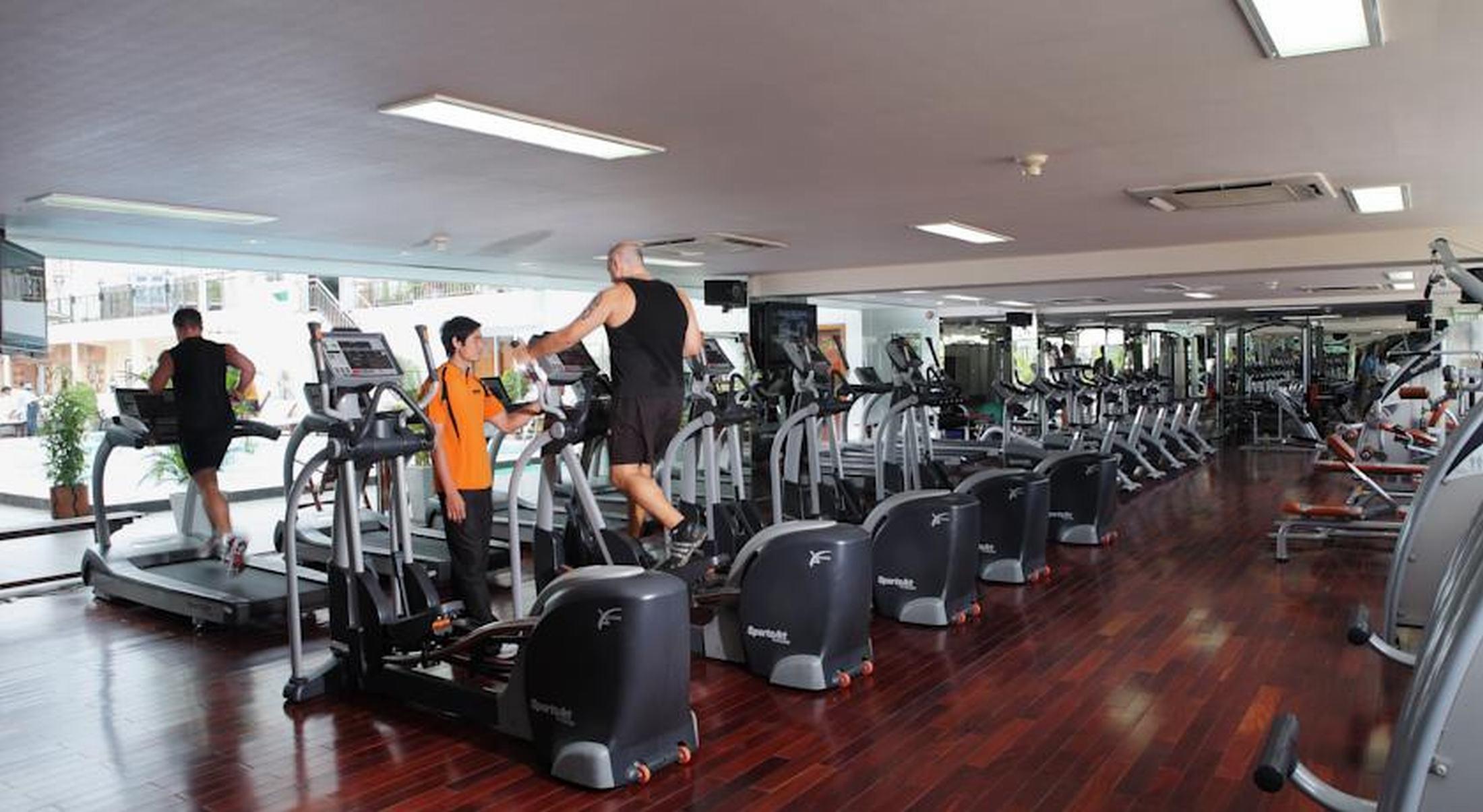 Rex Hotel Cidade de Ho Chi Minh Facilidades foto A row of ellipticals