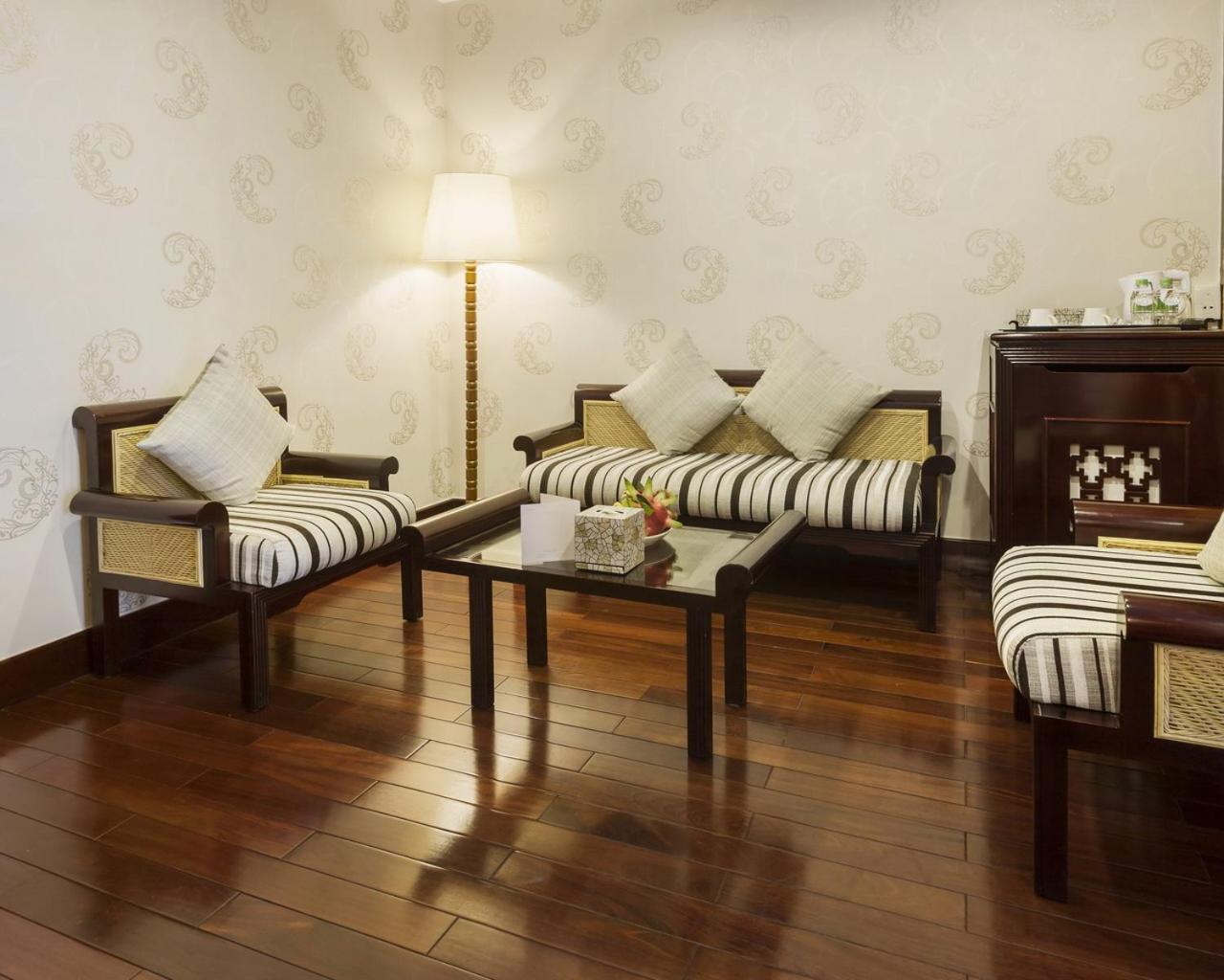 Rex Hotel Cidade de Ho Chi Minh Quarto foto A living room in a hotel