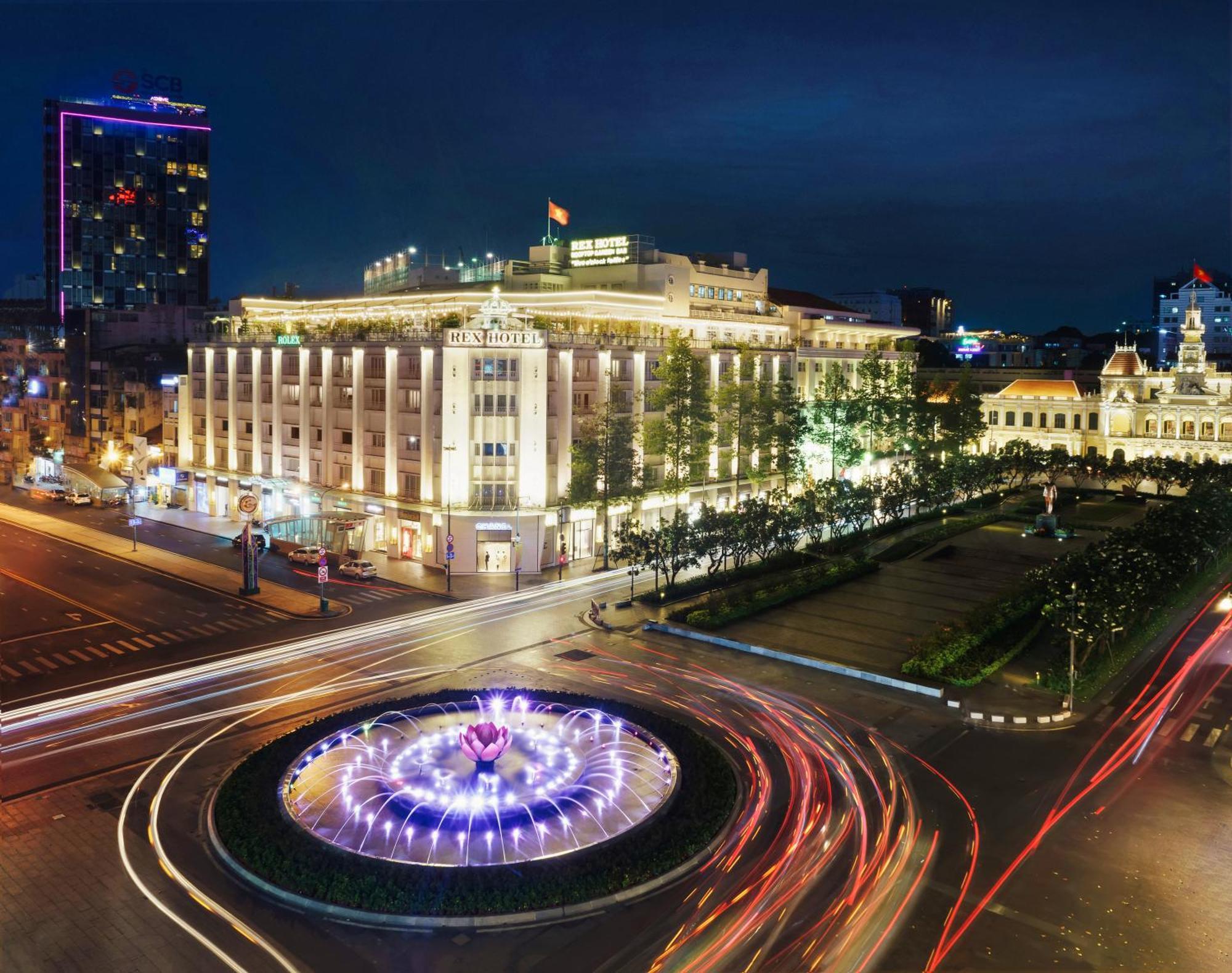 Rex Hotel Cidade de Ho Chi Minh Exterior foto The Grand Hotel at night